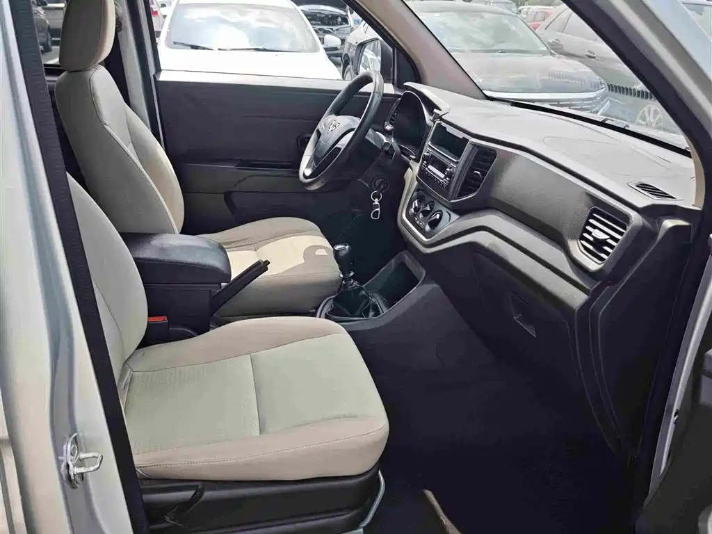 Wuling Hongguang V — миниатюра 9