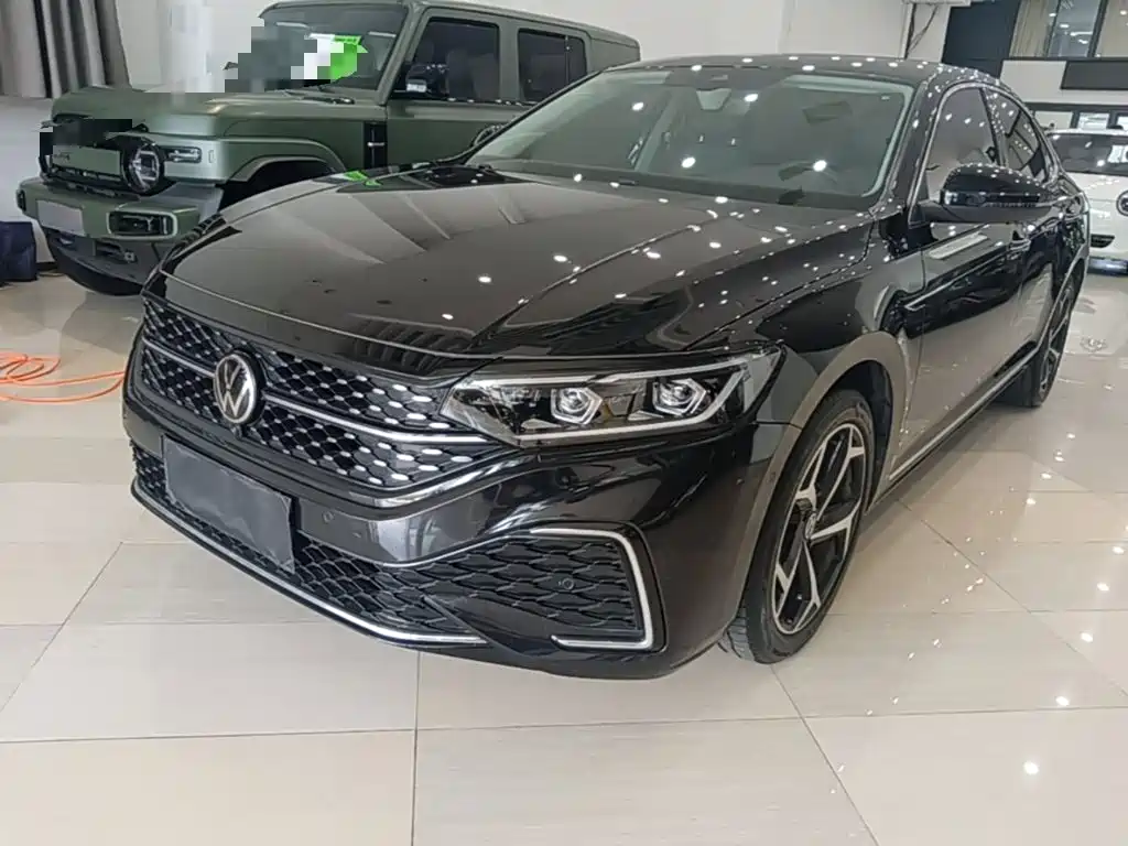 帕萨特 2025款 出众款 380TSI 星空龙耀版 2025
