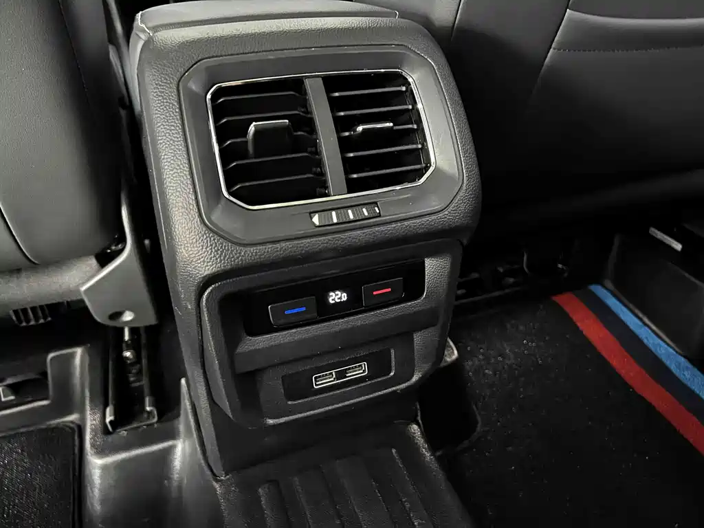 Volkswagen Tiguan L — миниатюра 15