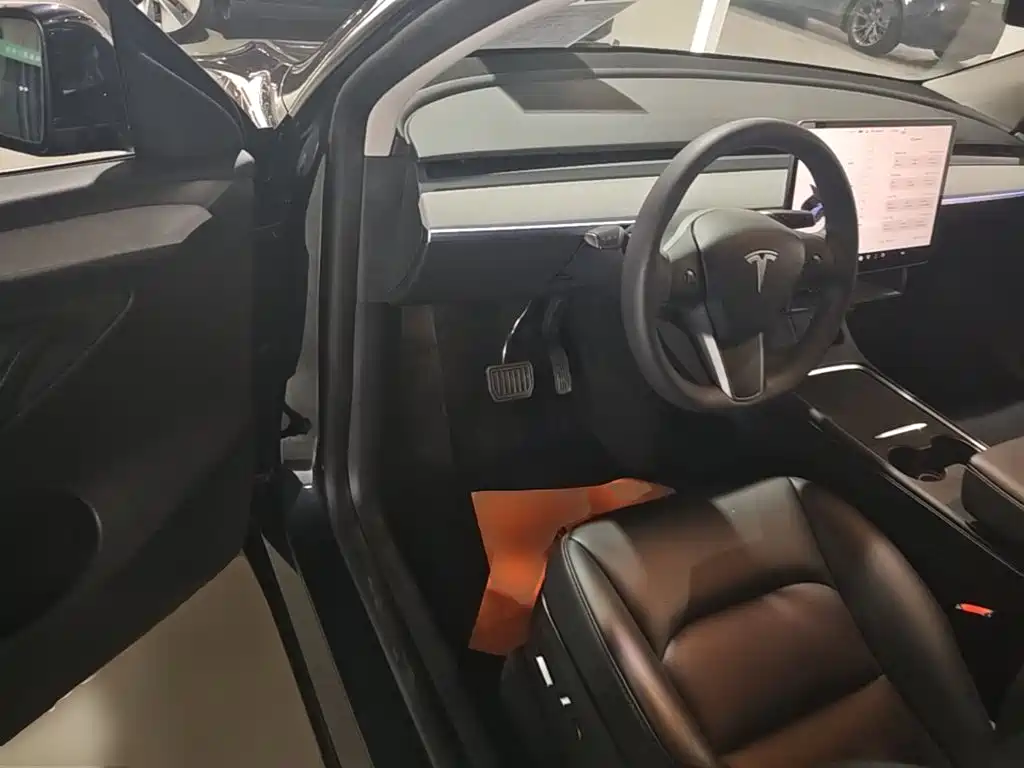 Tesla Model Y — миниатюра 16