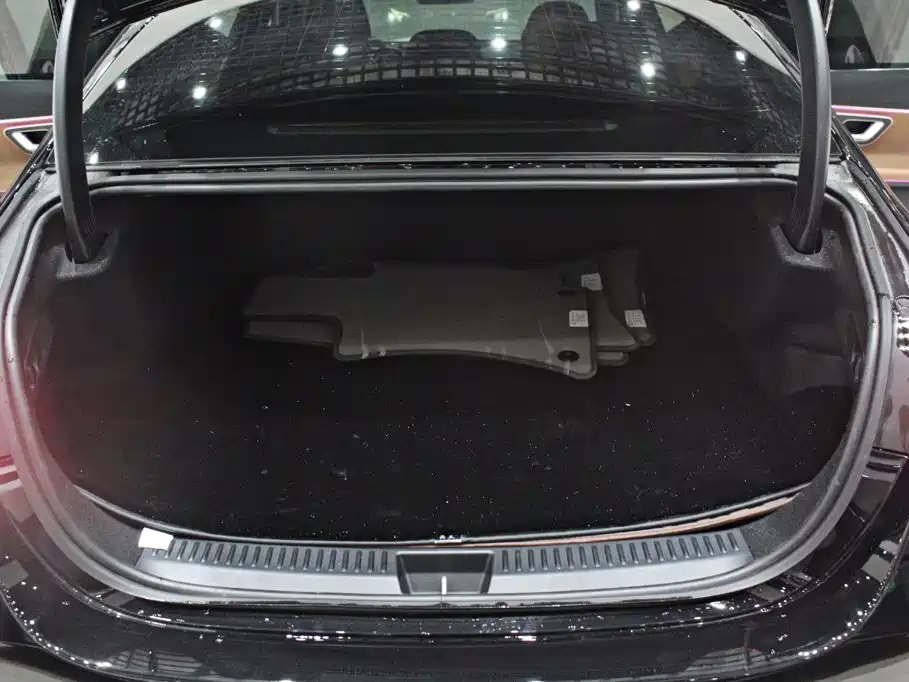 Mercedes-Benz E-Class New Energy — миниатюра 13