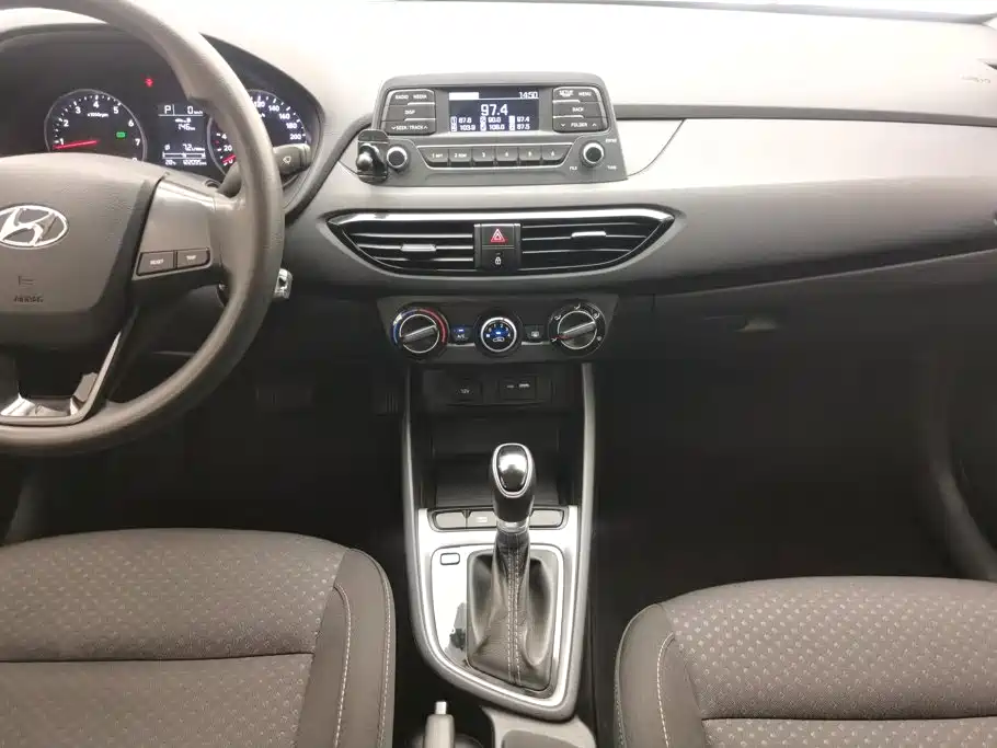 Hyundai Elantra — миниатюра 16