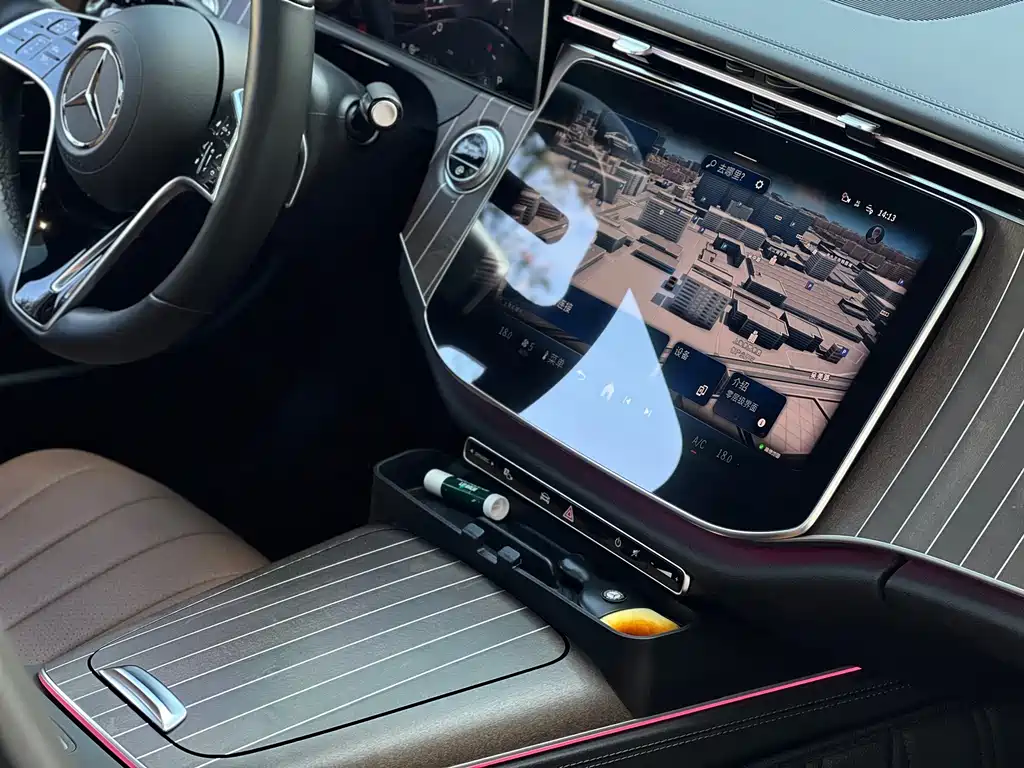 Mercedes-Benz E-Class — миниатюра 13
