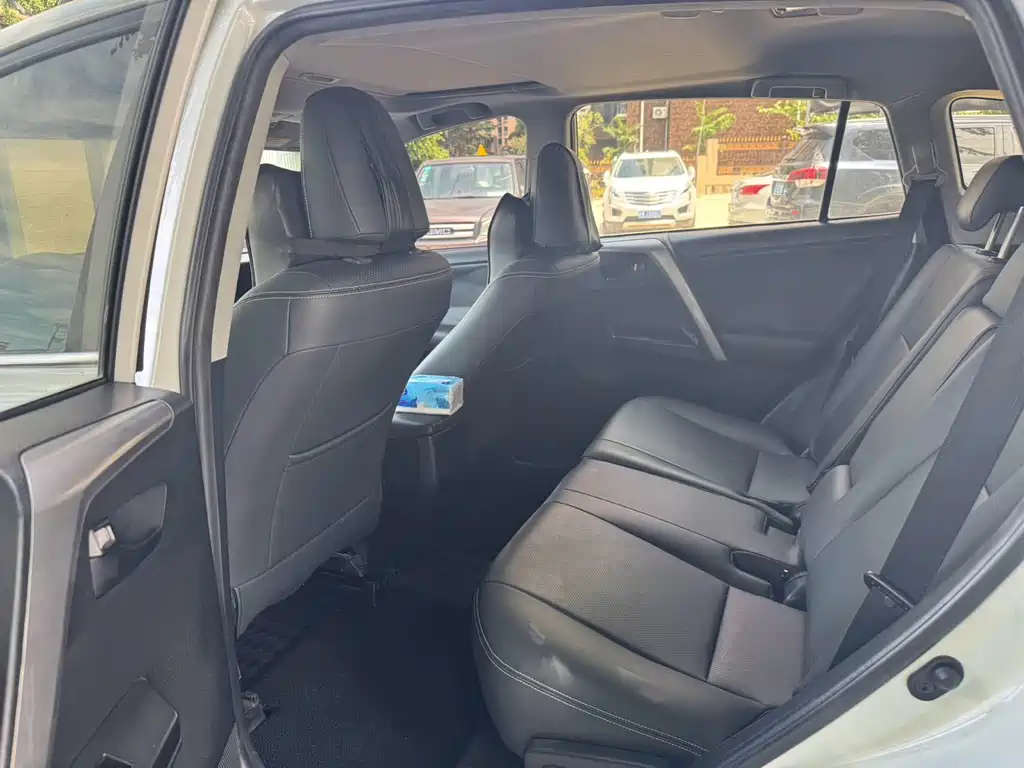 Toyota RAV4 — миниатюра 15