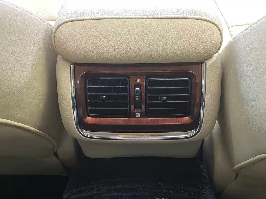 Toyota Crown — миниатюра 15