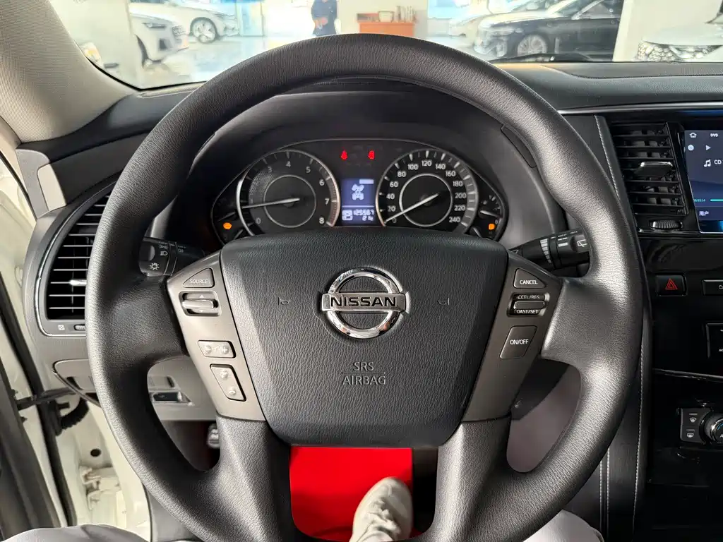 Nissan Patrol — миниатюра 13