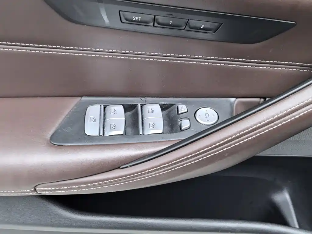BMW 5 Series — миниатюра 9