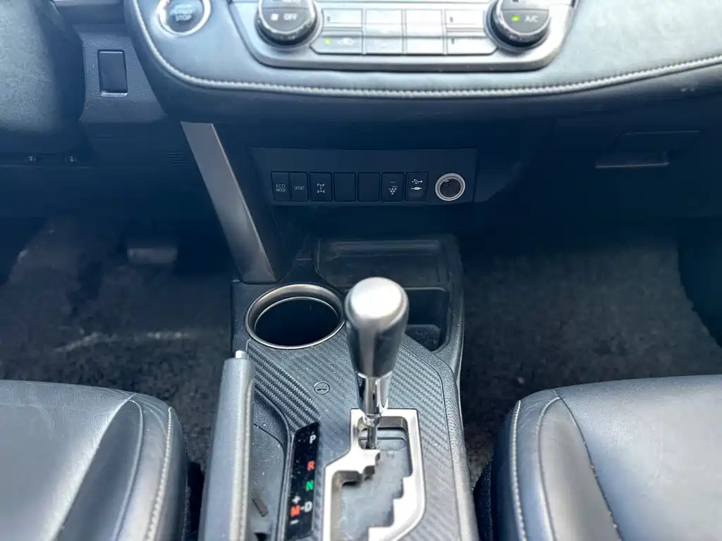 Toyota RAV4 — миниатюра 17