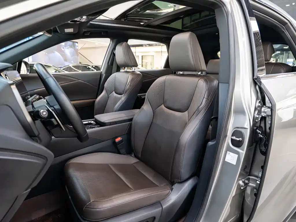 Lexus RX — миниатюра 11