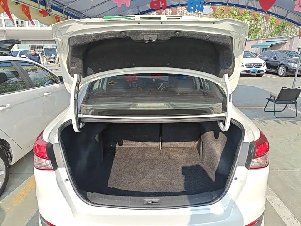 Nissan Bluebird — миниатюра 19
