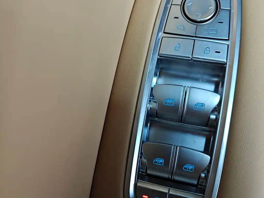 Denza Denza D9 — миниатюра 11