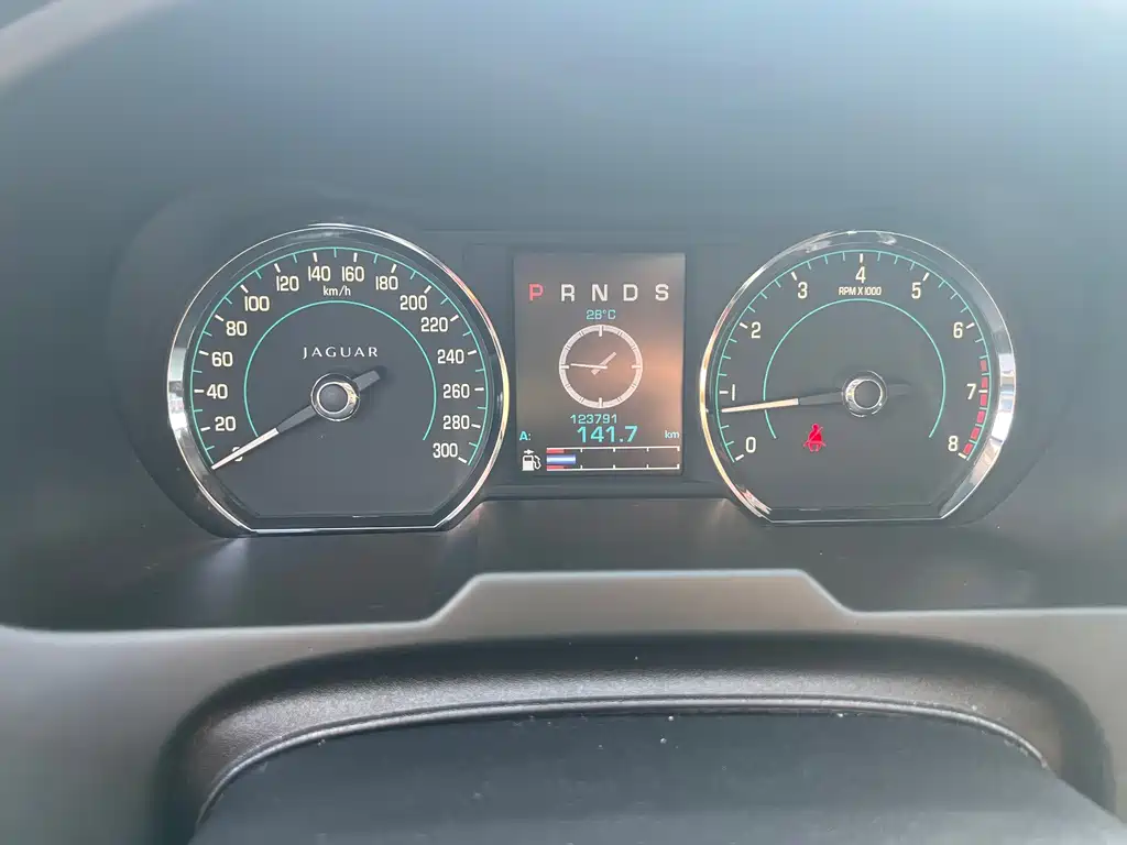 Jaguar XF — миниатюра 10