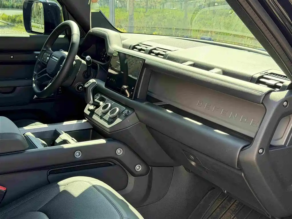Land Rover Defender — миниатюра 12