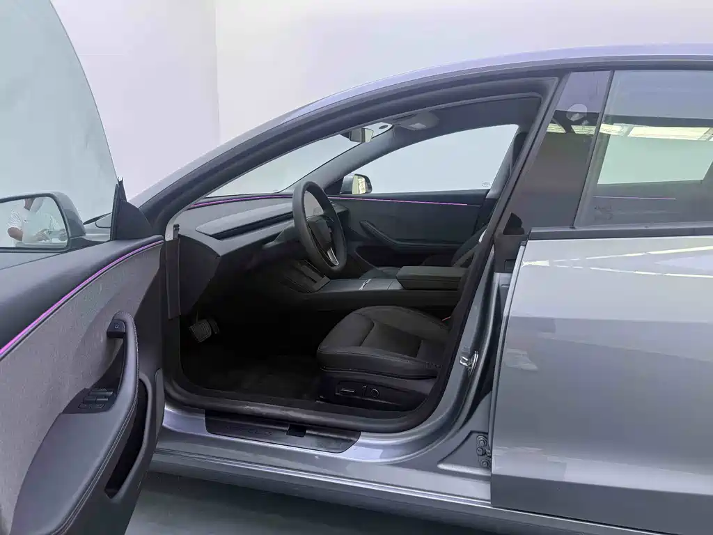Tesla Model 3 — миниатюра 14