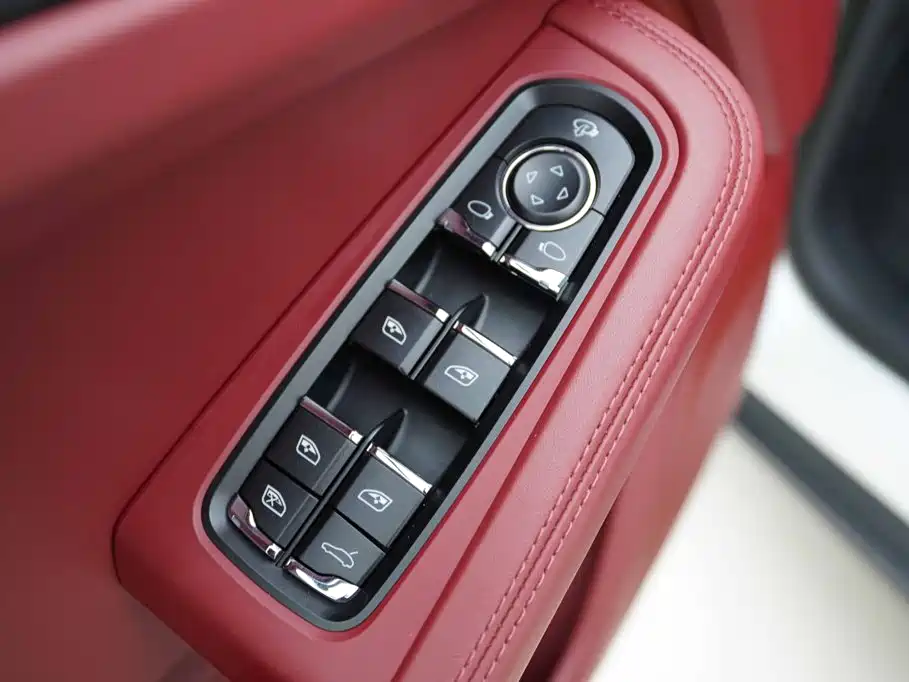 Porsche Macan — миниатюра 11
