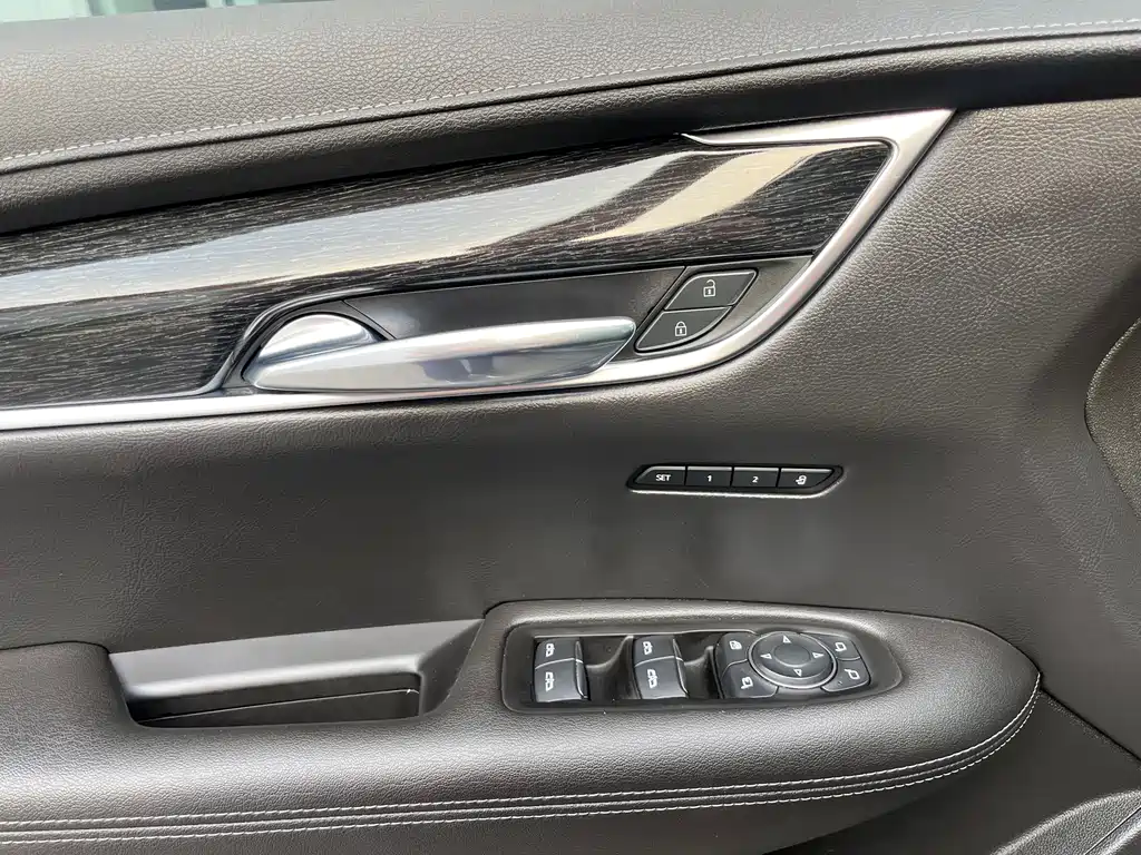 Cadillac XT5 — миниатюра 6