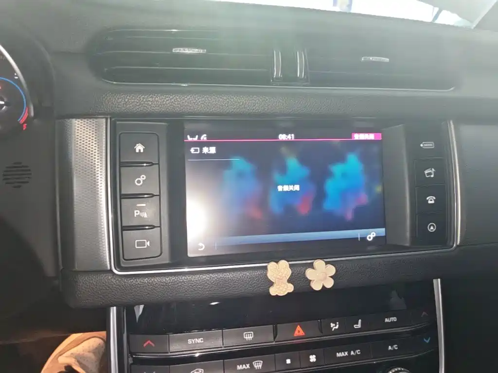 Jaguar XFL — миниатюра 13
