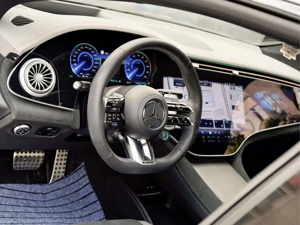 Mercedes-Benz EQE AMG — миниатюра 10