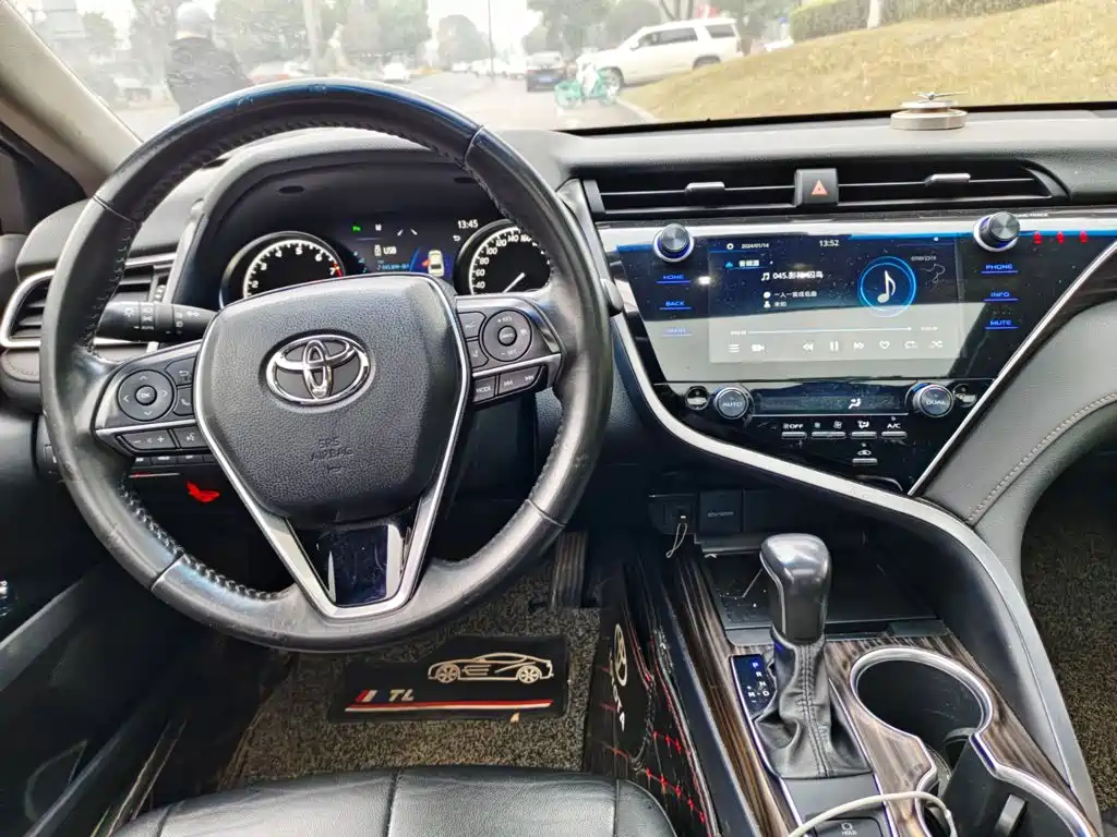 Toyota Camry — миниатюра 12