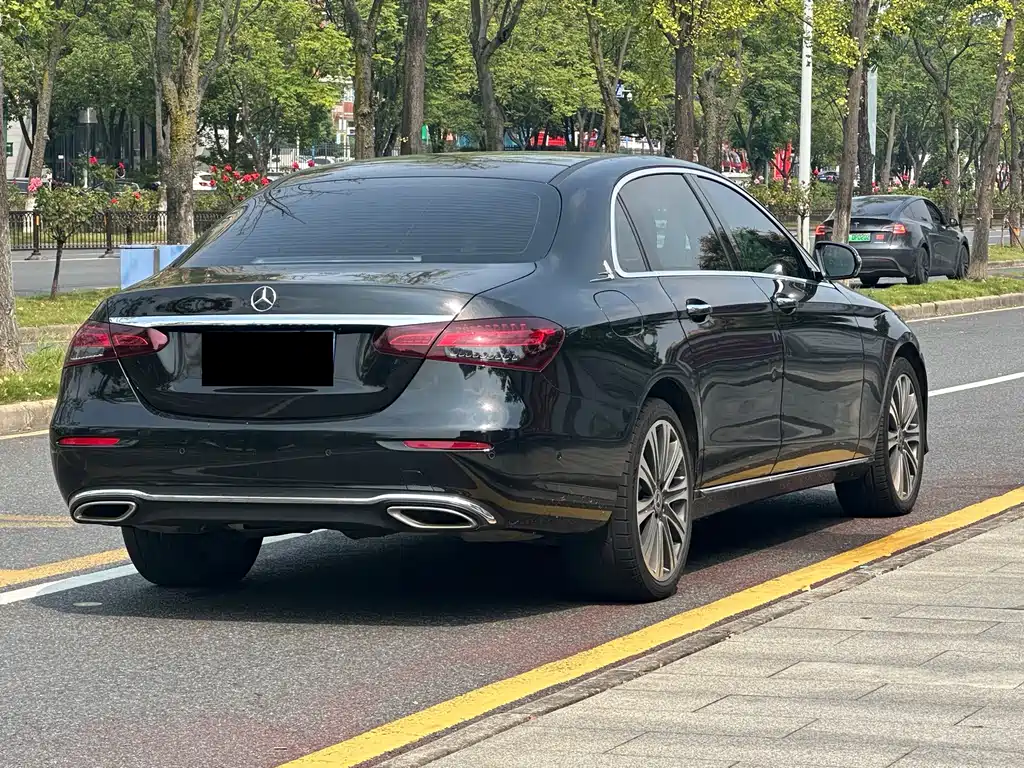 Mercedes-Benz E-Class — миниатюра 12