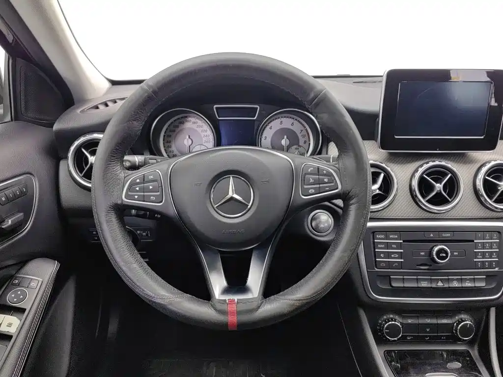 Mercedes-Benz GLA — миниатюра 11