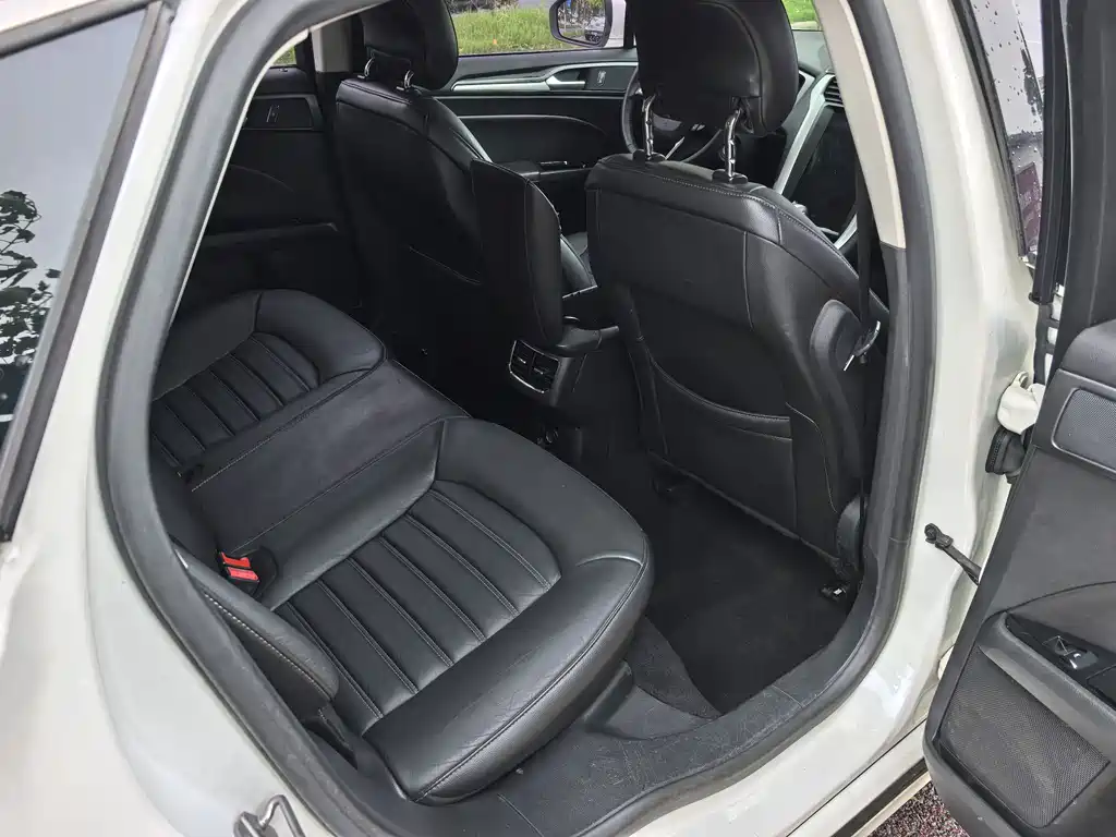 Ford Mondeo — миниатюра 11