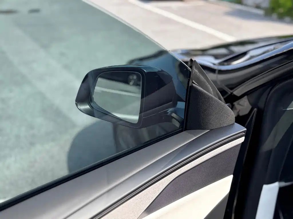 Tesla Model Y L — миниатюра 13