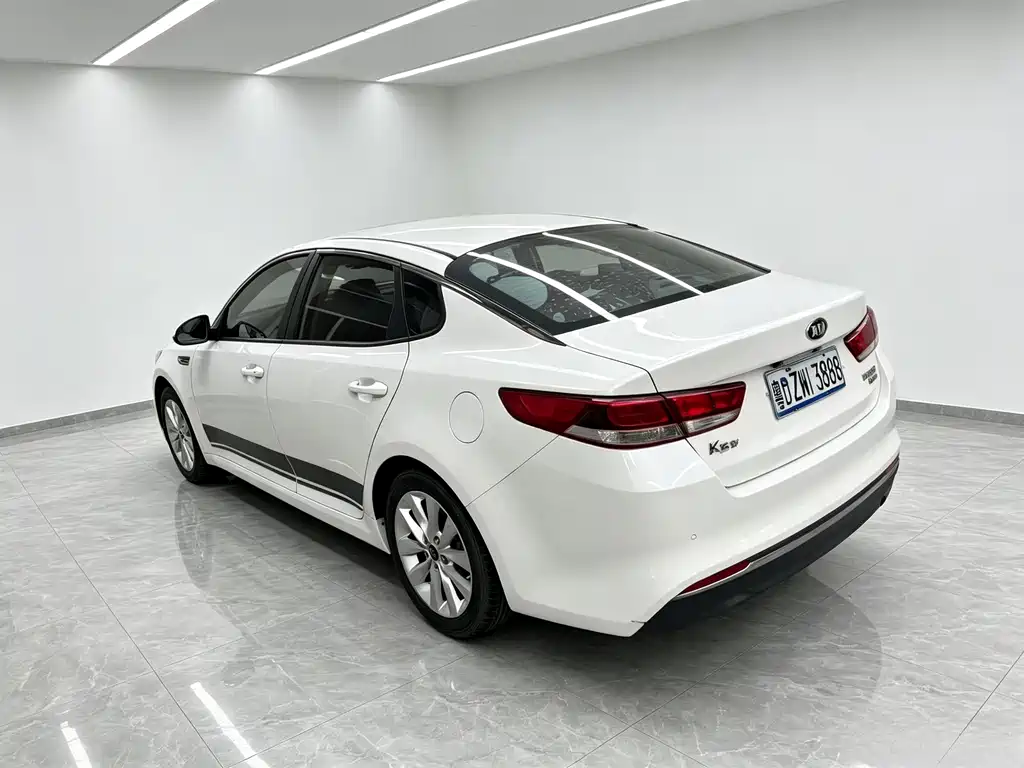Kia K5 — миниатюра 9