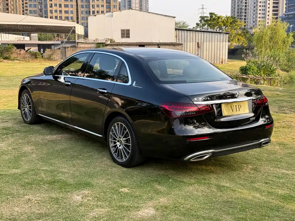 Mercedes-Benz E-Class — миниатюра 6