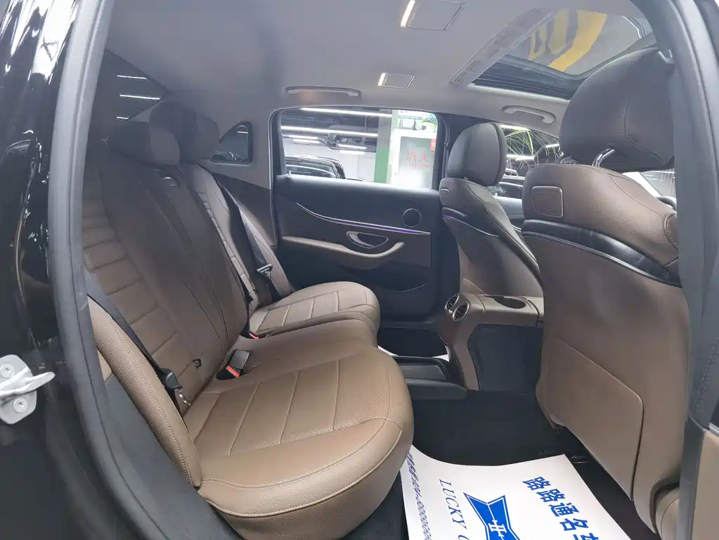 Mercedes-Benz E-Class — миниатюра 9