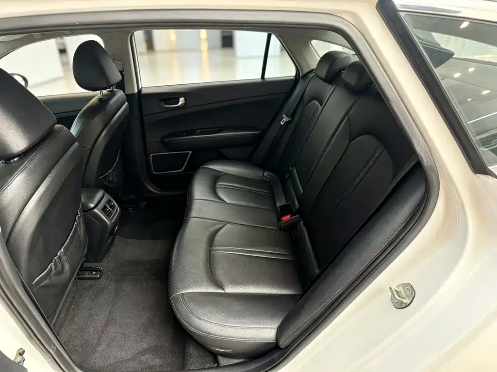 Kia K5 — миниатюра 5