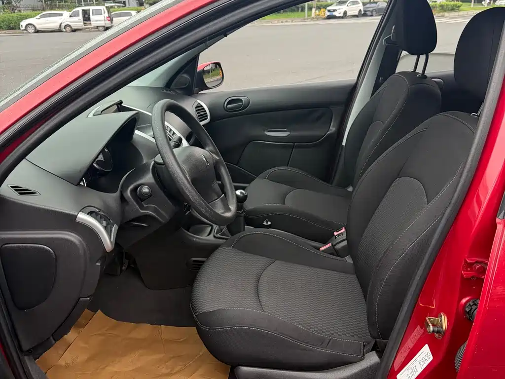 Peugeot 207 — миниатюра 10