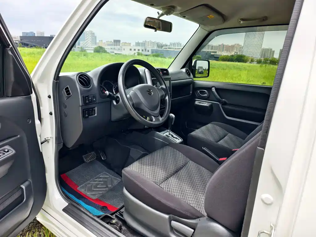Suzuki Jimny — миниатюра 11