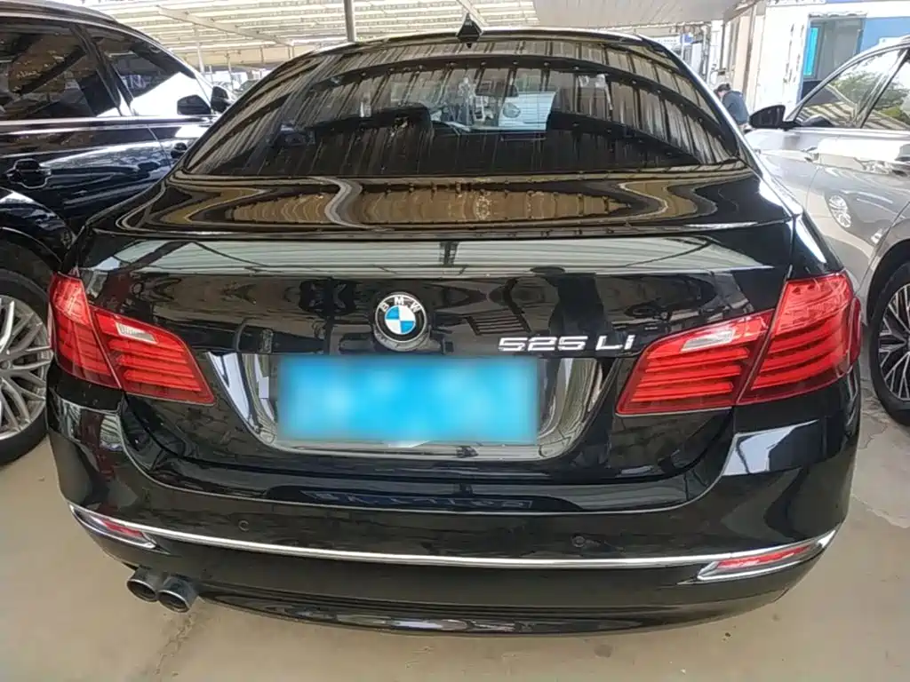 BMW 5 Series — миниатюра 6