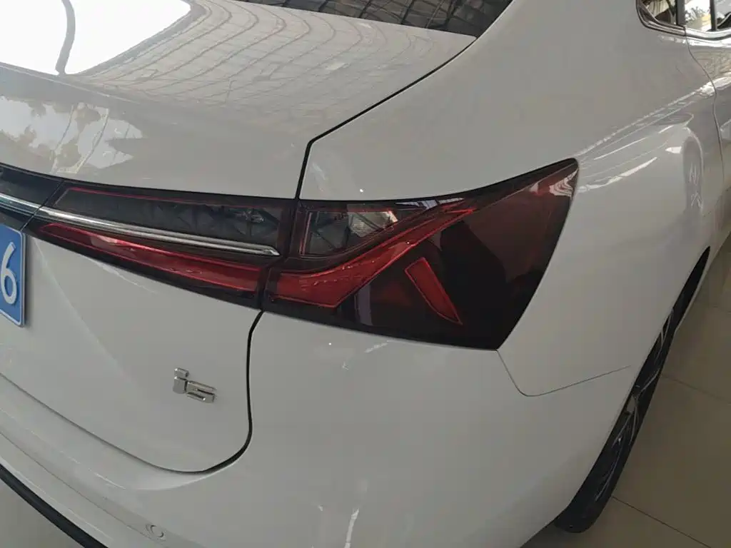 Roewe i5 — миниатюра 8
