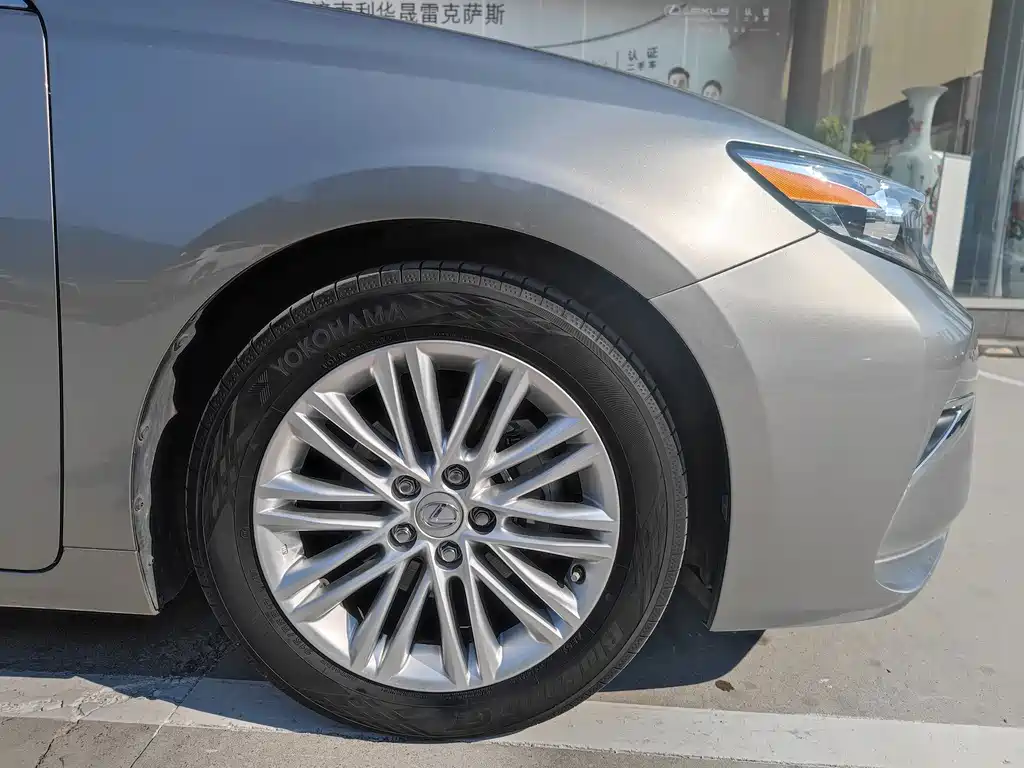 Lexus ES — миниатюра 6