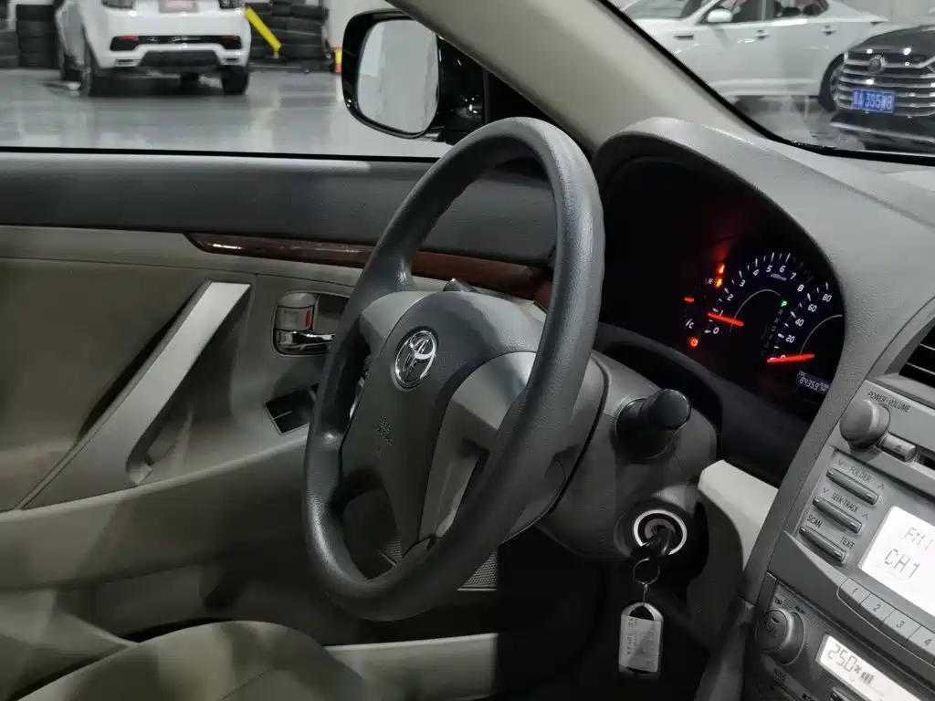 Toyota Camry — миниатюра 22