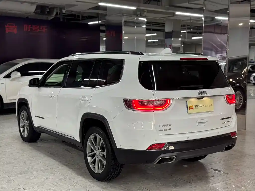 Jeep Commander — миниатюра 5
