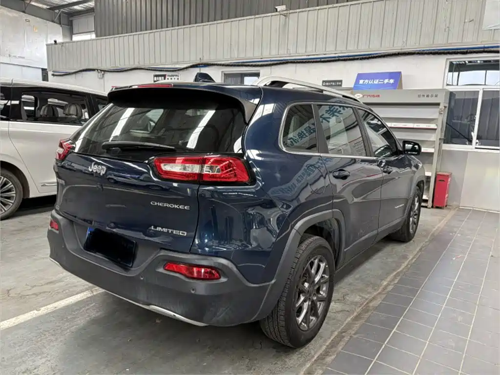 Jeep Cherokee — миниатюра 8