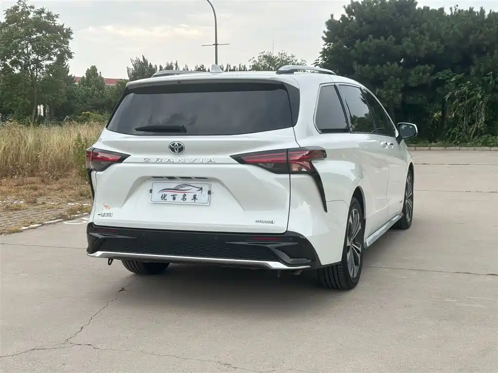 Toyota Granvia 2023 2.5L VIP