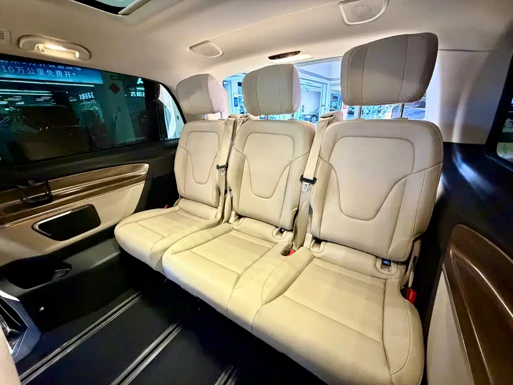 Mercedes-Benz V-Class — миниатюра 15