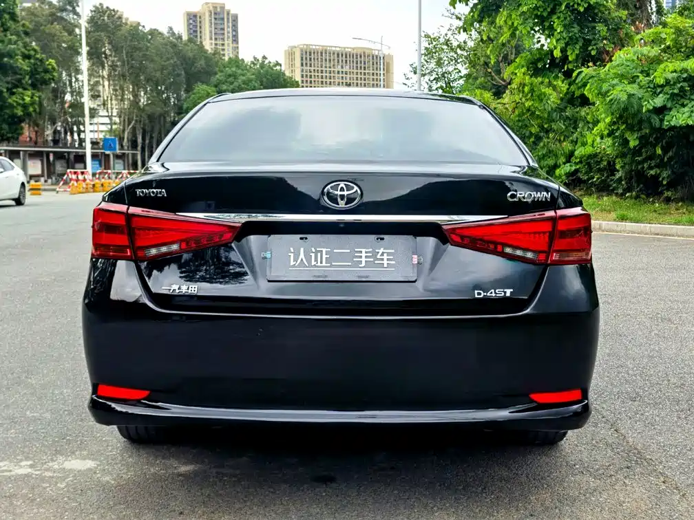 Toyota Crown — миниатюра 6