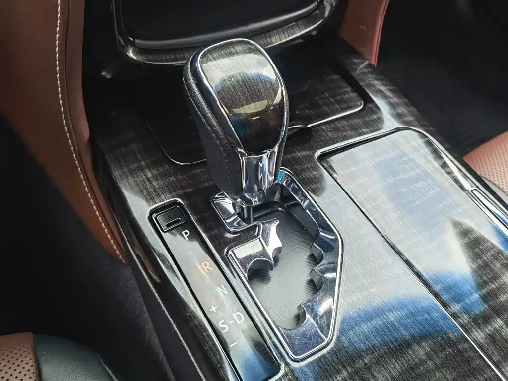 Toyota Crown — миниатюра 12