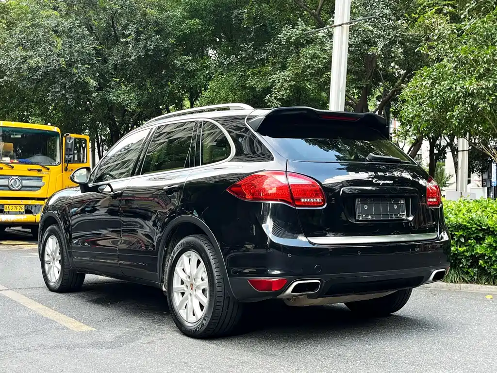 Porsche Cayenne — миниатюра 4