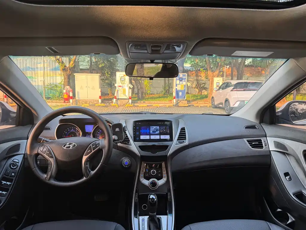 Hyundai Elantra Langdong — миниатюра 10