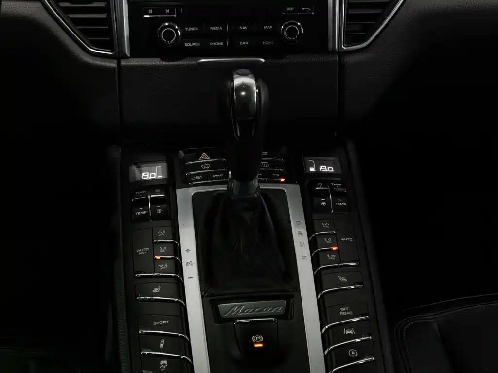 Porsche Macan — миниатюра 13