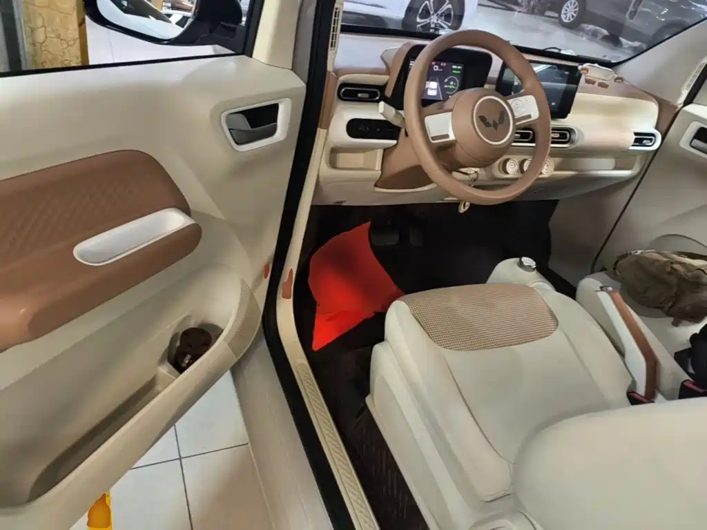 Wuling MINIEV — миниатюра 16