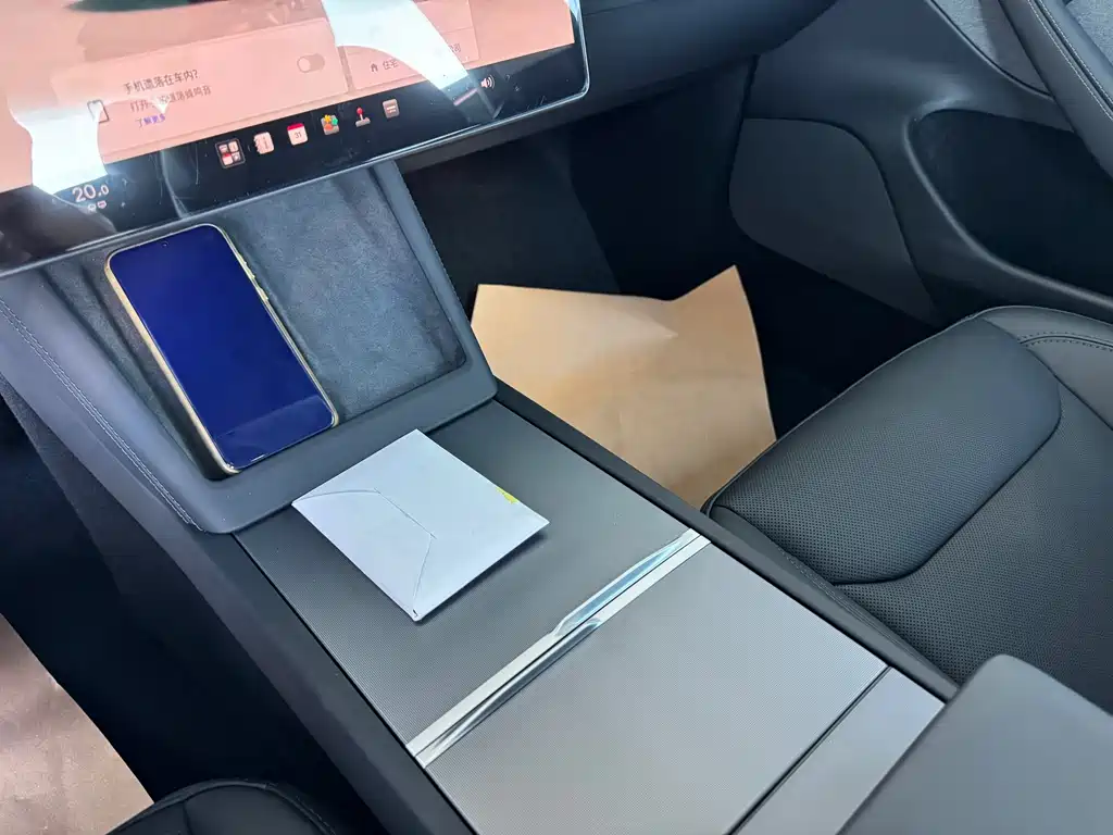 Tesla Model 3 — миниатюра 9