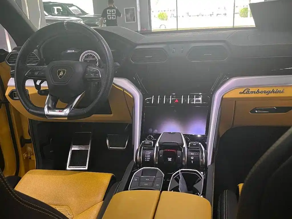 Lamborghini Urus — миниатюра 10