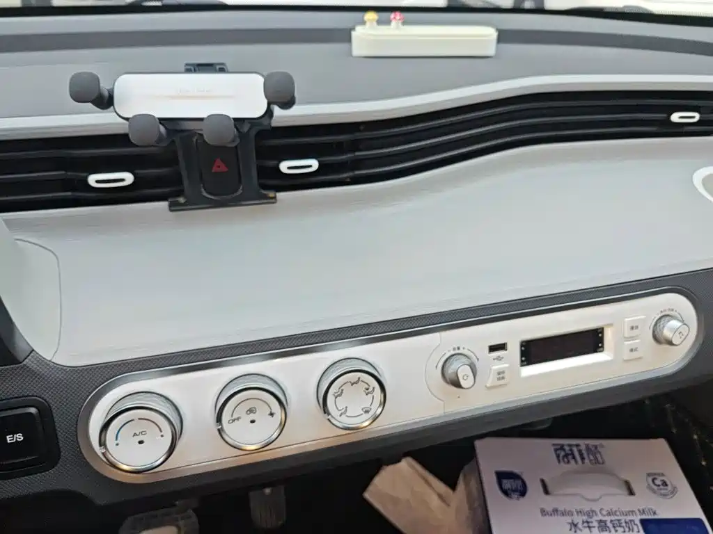 Wuling MINIEV — миниатюра 20